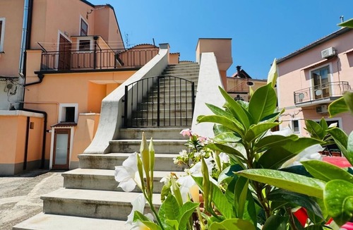 Tramonti Apartment | Beatrice House, cozy retreat within walking distance of chaos!