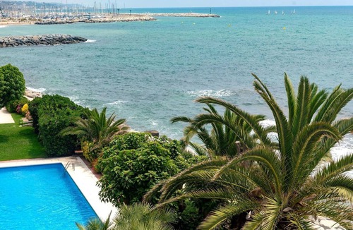 Sant Andreu de Llavaneres Apartment | Beautiful apartment for 6 guests with pool, WIFI, TV and balcony