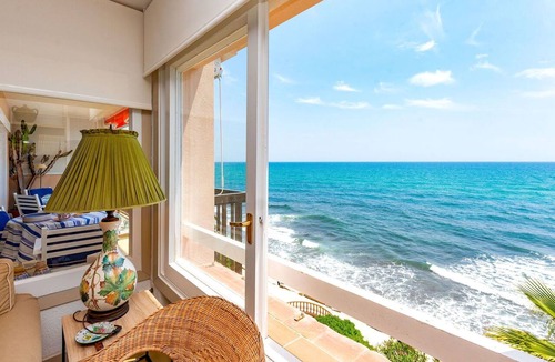 Sant Andreu de Llavaneres Apartment | Beautiful apartment for 6 guests with pool, WIFI, TV and balcony
