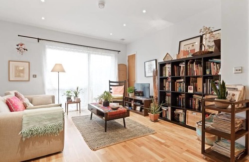 Newham Apartment | Beautiful 1 bed w/ balcony in East London 10min to tube