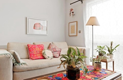Newham Apartment | Beautiful 1 bed w/ balcony in East London 10 min to tube