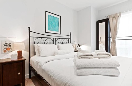 Newham Apartment | Beautiful 1 bed w/ balcony in East London 10 min to tube