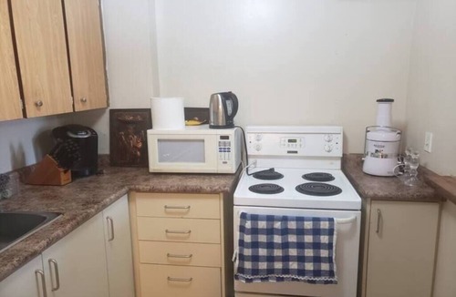 Davenport Apartment | "Beautiful 1 bedroom apartment 5min to downtown!"