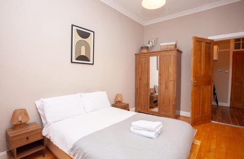 City Centre Glasgow Apartment | Beautiful 2 Bed Apartment Rose St