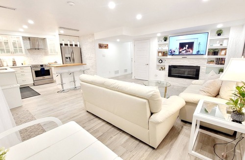 Cambridge Apartment | Beautiful 2 Bedroom Apartment Close to Hwy 401 & Hwy 8 in Cambridge