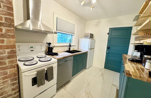 Thunder Bay House | Beautiful 2-bedroom character home in the heart of downtown Thunder Bay