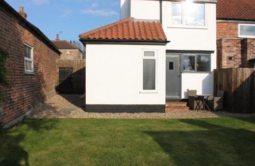 Withernwick House | Beautiful 2 Bedroomed Cottage with Garden 10 minutes from Hornsea Beach