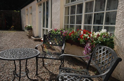 Taynuilt Cottage | Beautiful 2 Person Cottage in Lovely Secluded Gardens