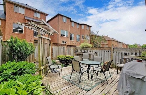 Markham House | Beautiful 3 Bdrm Home in Berczy Area