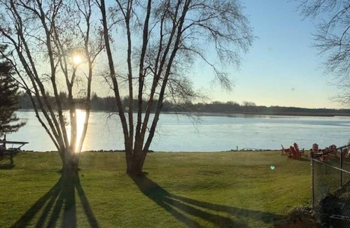 Selwyn Cottage | Beautiful 4 Bedroom Cottage on BuckHorn Lake