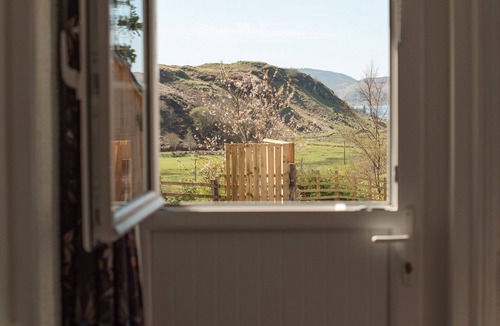 Lerags Apartment | Beautiful 4 bed house with views of hills and sea