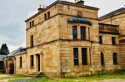 Bellahouston House | Beautiful 4-Bed Villa in Glasgow