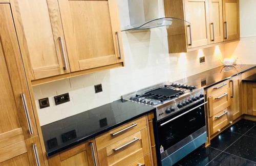 Bellahouston House | Beautiful 4-Bed Villa in Glasgow