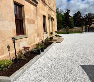 Bellahouston House | Beautiful 4-Bed Villa in Glasgow