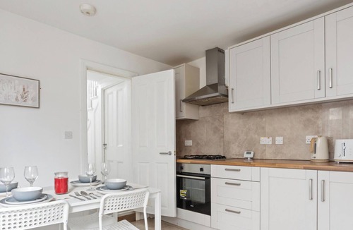 Green Street East House | Beautiful 4-bedroom house in Greater London perfect for your stay