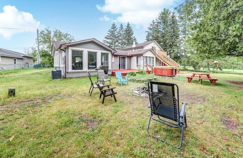 Fenelon Falls Cottage | beautiful 7 bedroom cottage waterfront