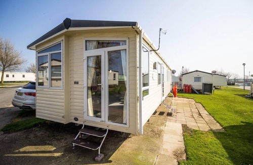 Winestead House | Beautiful 8 berth caravan for hire at Sand le Mere in Yorkshire ref 71017J