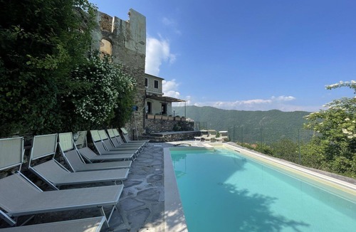 Prela Apartment | Beautiful apartment for 4 people with WIFI, pool, patio, pets allowed and panoramic view