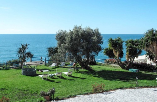 Poggi Apartment | Beautiful apartment for 4 people with WIFI, TV and patio