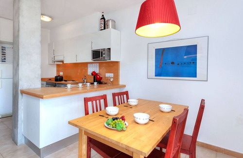 Llanca Apartment | Beautiful apartment for 5 people with WIFI, TV, terrace and pets allowed