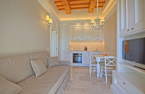 Vinci Apartment | Beautiful apartment for 3 guests with pool, WIFI, A/C, TV and panoramic view