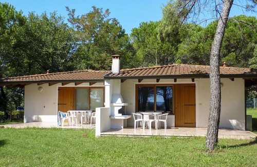 Aquileia House | Beautiful apartment in villa for 6 guests with WIFI, pool, terrace and pets allowed