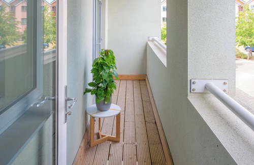 Willesborough Cottage | Beautiful apartment in central Ashford with its own private balcony.