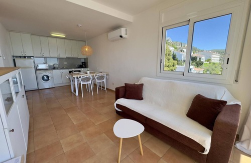 Almadraba-Canyelles Apartment | Beautiful apartment with pool, AC, WiFi, and parking 700m from the beach in Roses