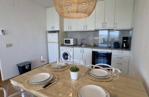 Almadraba-Canyelles Apartment | Beautiful apartment with pool, AC, WiFi, and parking 700m from the beach in Roses