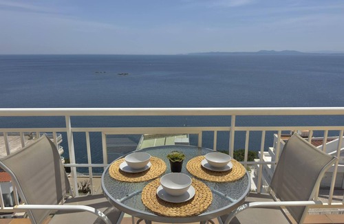 Almadraba-Canyelles Apartment | Beautiful apartment with pool, WiFi, AC and parking 700m from beach