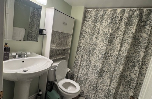 Georgetown House | Beautiful Basement Apartment in the heart of downtown Georgetown