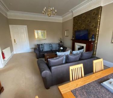 Murrayfield Apartment | Beautiful & bright 2 bed flat Murrayfield