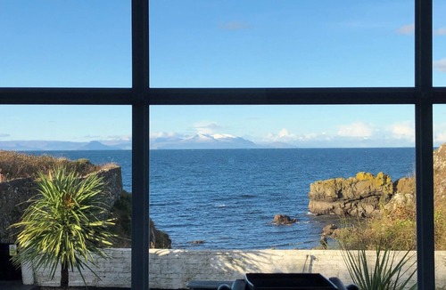 Dunure Cottage | Beautiful cottage on the beach, great sea views!