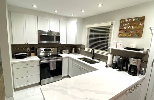 Niagara Falls House | Beautiful house in Niagara Parkway, near hiking and biking trails!