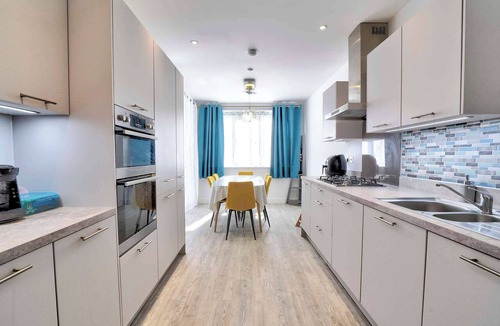 Great Baddow House | Beautiful Newbuild 5 bedroom Town House