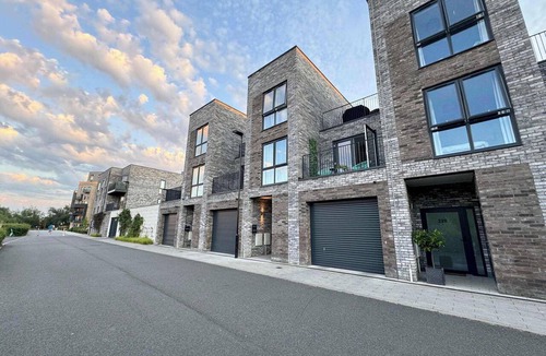 Great Baddow House | Beautiful Newbuild 5 bedroom Town House