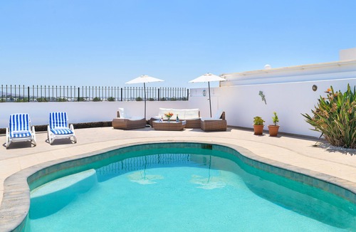 Playa Blanca Villa | Beautiful Peaceful Villa Escape – Heated Pool, Sea & Mountain Views, Sky & Wi-Fi