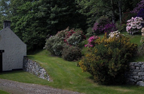 Invermoriston House | Beautiful private villa for 8 guests with WIFI, TV, patio and panoramic view