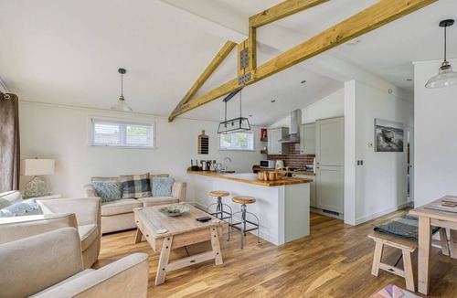 Loch Ness House | Beautiful private villa for 4 guests with WIFI, hot tub, TV and terrace