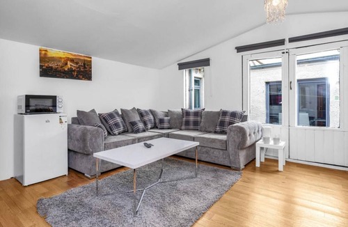 Blackburn Apartment | Beautiful private apartment next to the royal infirmary hospital