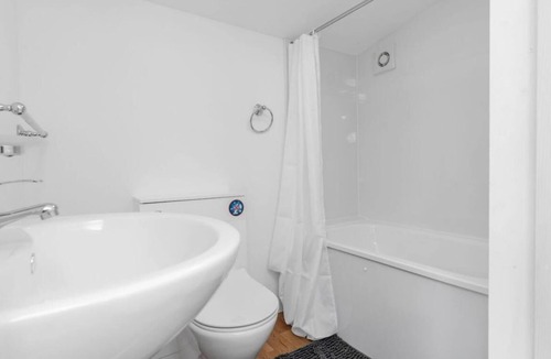 Blackburn Apartment | Beautiful private apartment next to the royal infirmary hospital