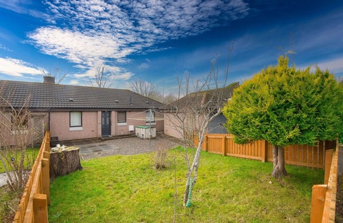 Marybank House | Beautiful private villa for 4 people with WIFI, TV and patio