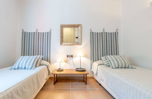Perelada Villa | Beautiful private villa for 7 people with WIFI, A/C, private pool, TV, patio and parking