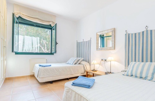 Perelada Villa | Beautiful private villa for 7 people with WIFI, A/C, private pool, TV, patio and parking