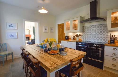 Lerags Villa | Beautiful private villa for 10 guests with WIFI, hot tub, TV, patio, pets allowed and panoramic .