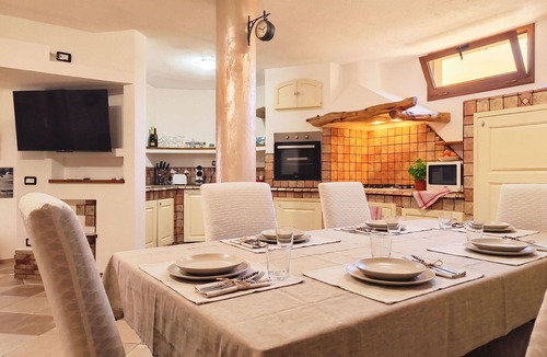 Tergu House | Beautiful private villa for 6 guests with WIFI, A/C, TV and patio