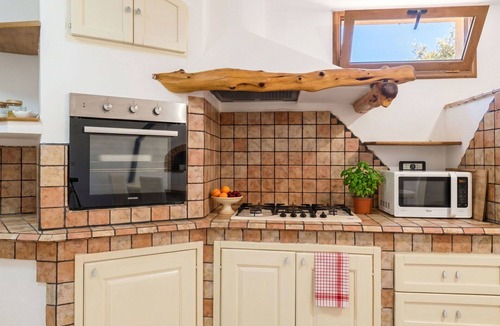 Tergu House | Beautiful private villa for 6 guests with WIFI, A/C, TV and patio