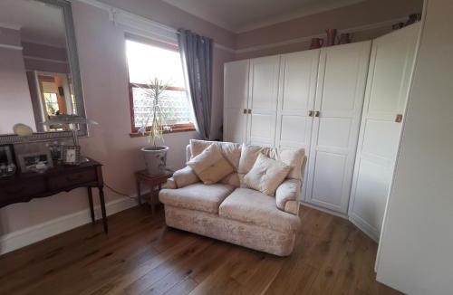 Glasgow Apartment | Beautiful self contained apartment with garden