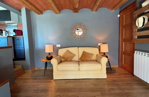 Begur Apartment | Beautiful studio/apartment with air conditioning and use of pool.