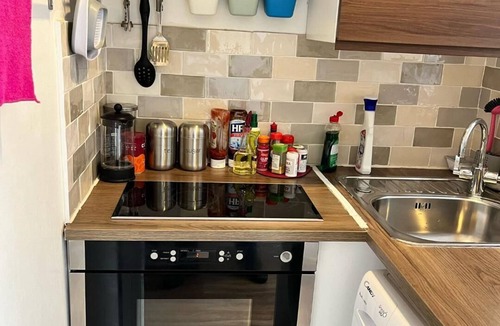 Redbridge Apartment | Beautiful Studio Flat in Aldersbrook/Wanstead